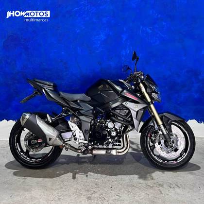 SUZUKI GSR 750 